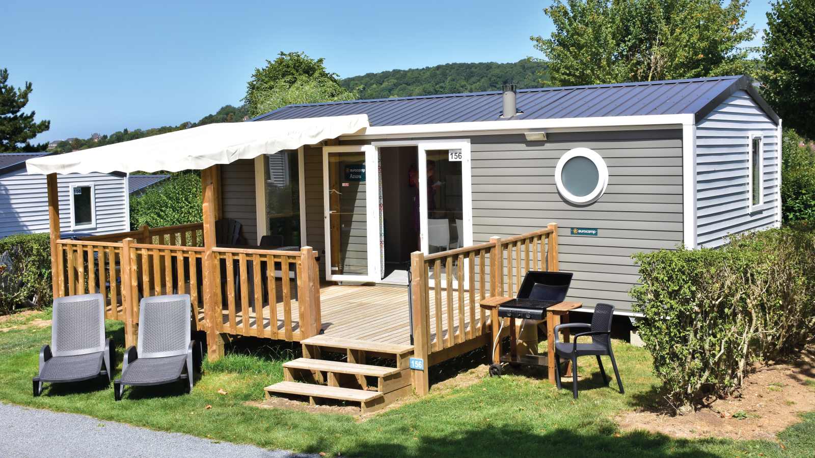 Eurocamp-Mobilhome mit Terrasse – offizielles Eurocamp-Bildmaterial